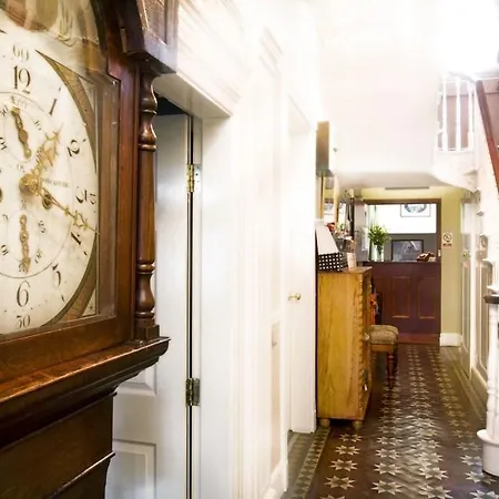 Affittacamere House 4*